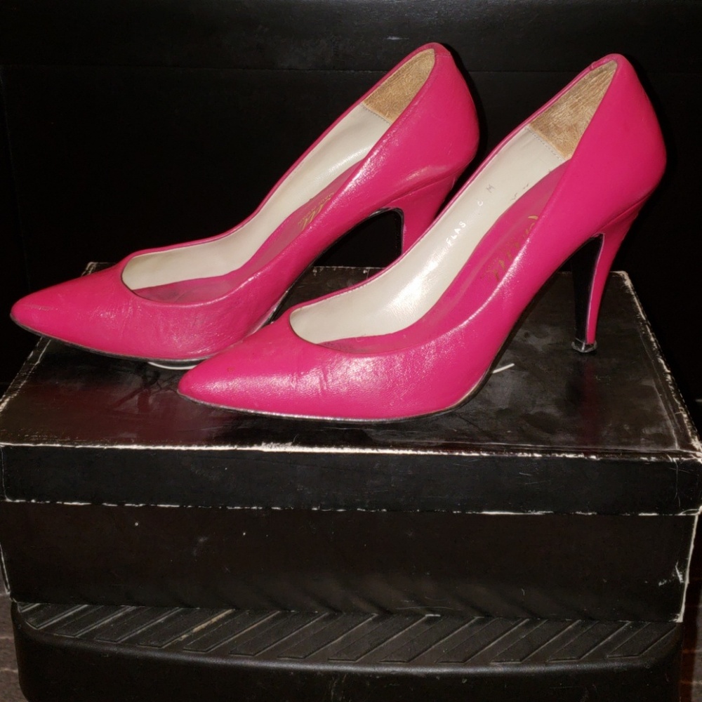 3" Fuchsia pumps